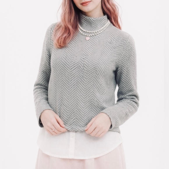 Adrienne Vittadini Sweaters - Adrienne Vittadini Gray Herringbone Mock Neck Layered Hem Sweater XS